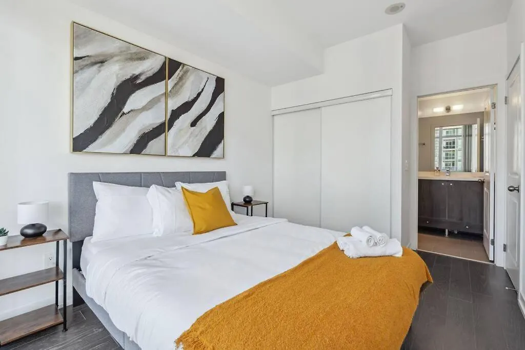 Amazing View 2Br St Lawrence Market Condo, Downtown Toronto 0*,