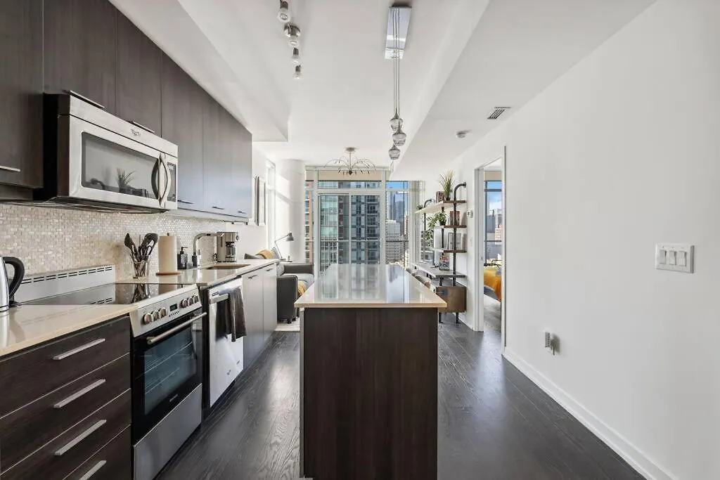 Amazing View 2Br St Lawrence Market Condo, Downtown Toronto Apartment