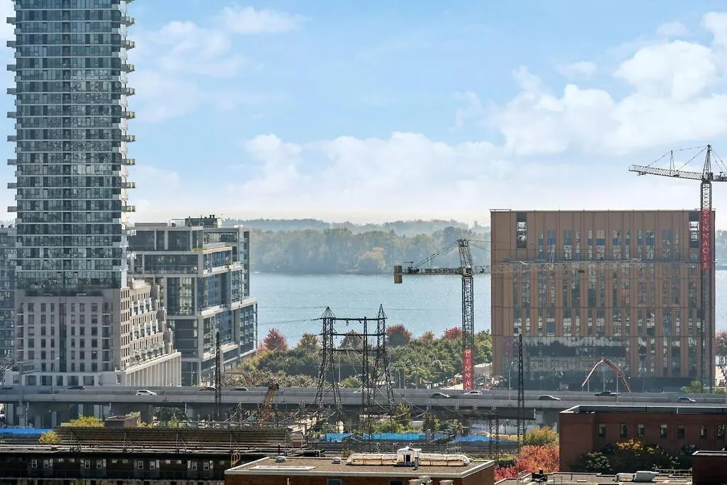 Amazing View 2Br St Lawrence Market Condo, Downtown Toronto Apartment