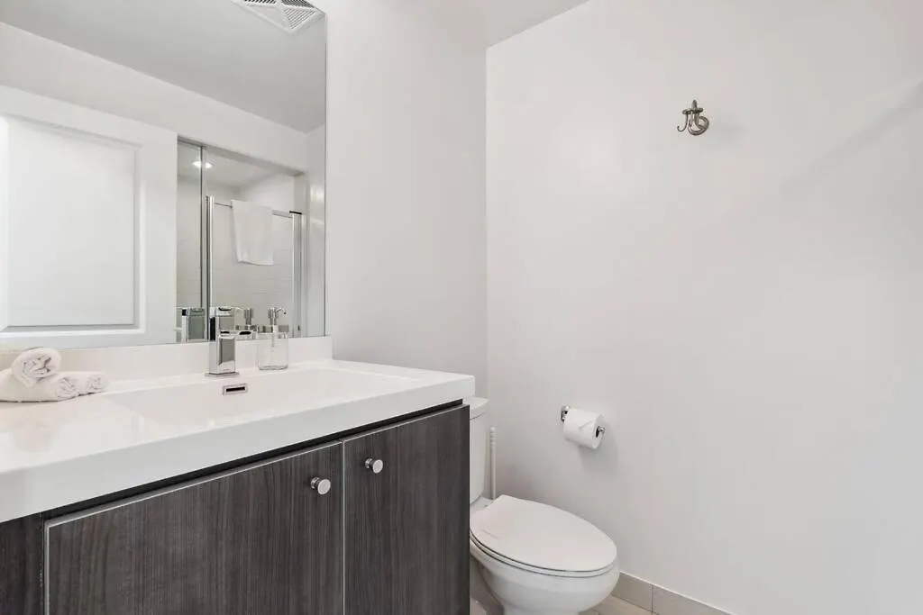 Amazing View 2Br St Lawrence Market Condo, Downtown Toronto