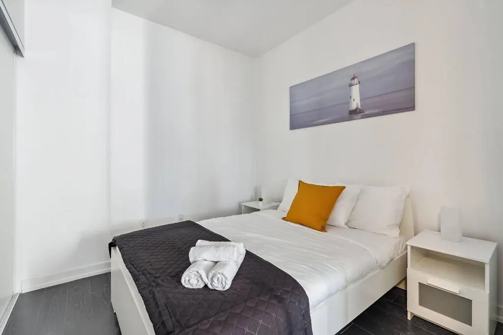 Amazing View 2Br St Lawrence Market Condo, Downtown Toronto Apartment