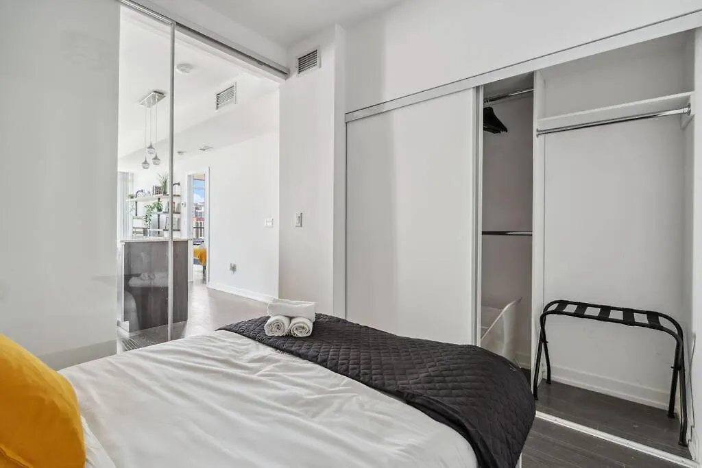 Amazing View 2Br St Lawrence Market Condo, Downtown Toronto 0*,